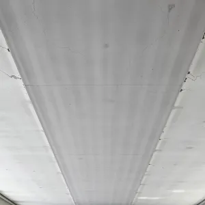 Betonowy sufit inspiracje