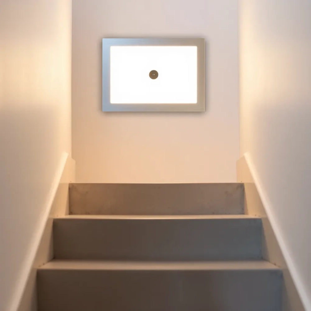 Oprawa schodowa z czujnikiem ruchu 230V