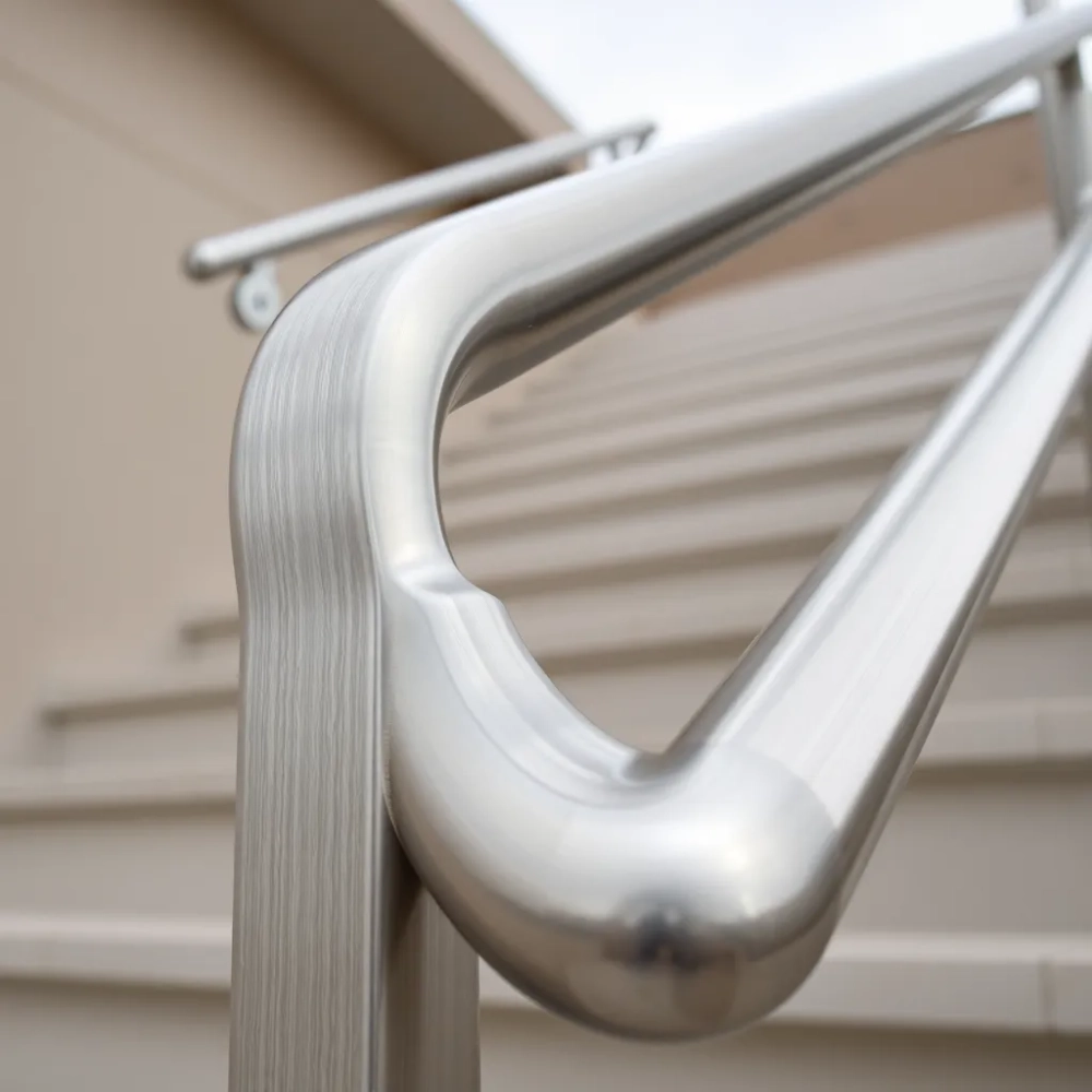 Poręcze na schody zewnętrzne ze stali nierdzewnej