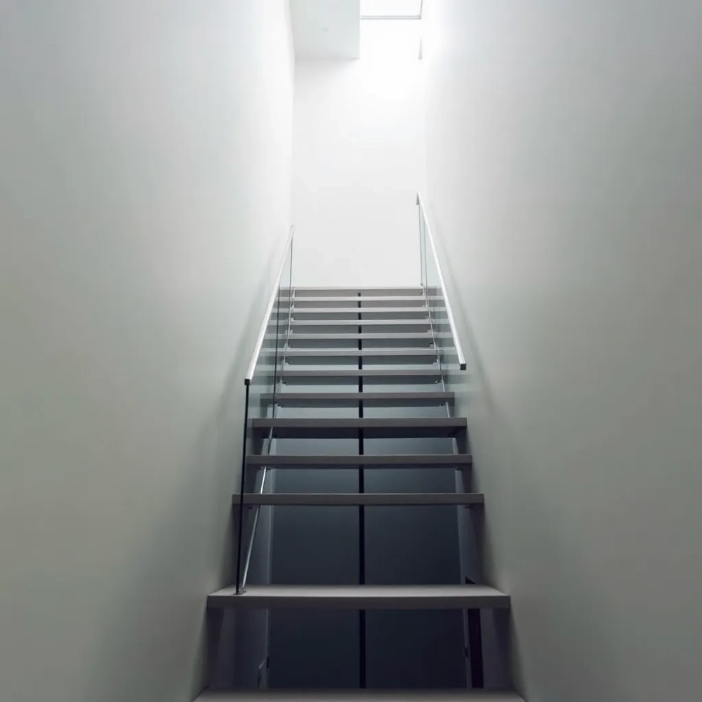 Schody w wąskim korytarzu