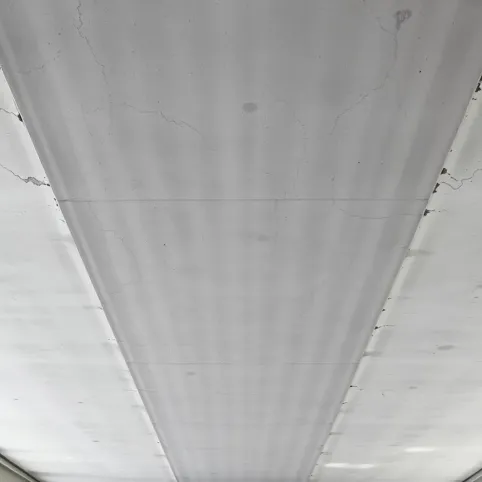 Betonowy sufit inspiracje