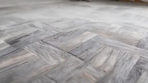 cyklinowanie parkietu na szaro