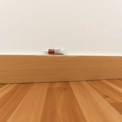 Czym przykleić listwę podłogową