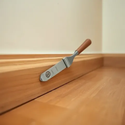 Demontaż listwy podłogowej