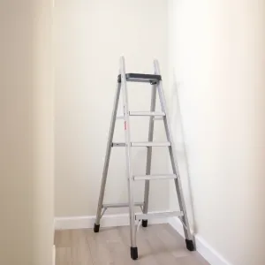 Drabina do malowania klatki schodowej