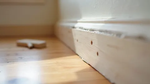 Ile kleju na listwy przypodłogowe