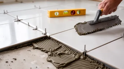 jak kłaść płytki podłogowe