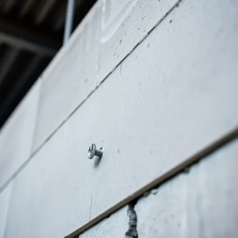 Jak przymocować blachę do betonu