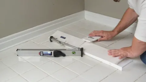 Jak zamontować listwy przypodłogowe PCV