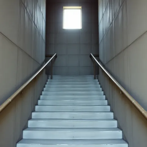 Klatka schodowa w bloku z wielkiej płyty