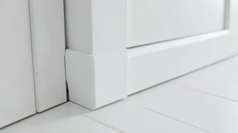 Listwa przypodłogowa do drzwi ukrytych
