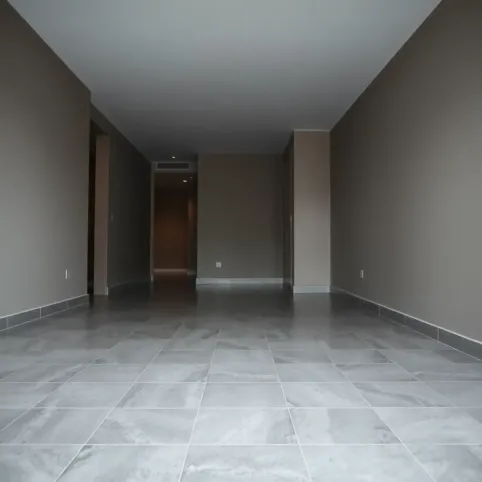 Mieszkanie na parterze zimną podłoga