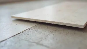 Minimalna grubość kleju pod płytki podłogowe