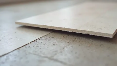 Minimalna grubość kleju pod płytki podłogowe