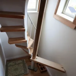 Montaż schodów kręconych