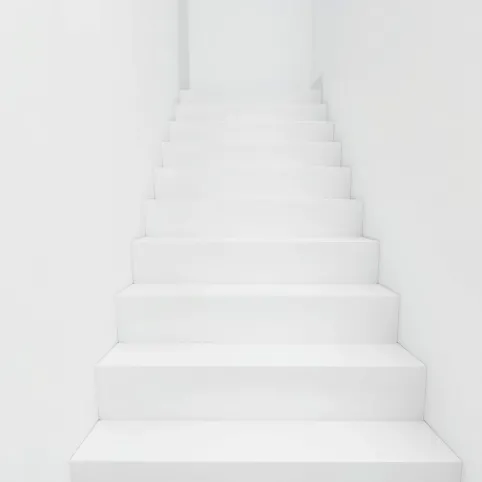 Nowoczesne białe schody