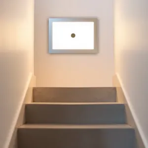 Oprawa schodowa z czujnikiem ruchu 230V