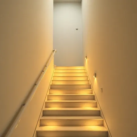 Oświetlenie klatki schodowej z czujnikiem ruchu
