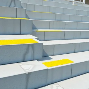 Oznaczenie schodów dla niewidomych