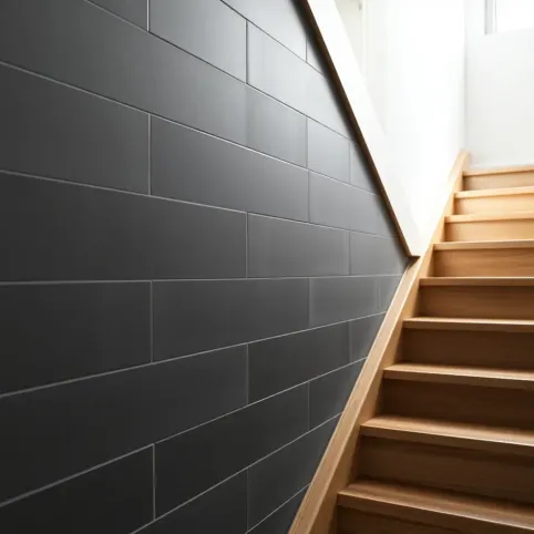 Płytki na ścianę przy schodach