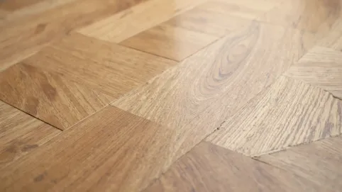 płytki podłogowe drewnopodobne jodełka