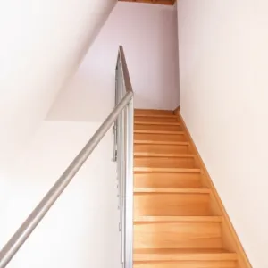 Schody Strychowe Z Poręczą