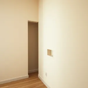 Ścianą między mieszkaniem a klatka schodowa