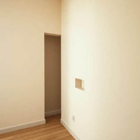 Ścianą między mieszkaniem a klatka schodowa