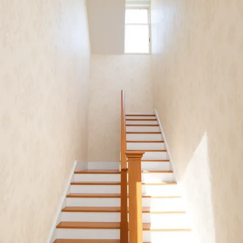 Tapety zmywalne na klatkę schodową