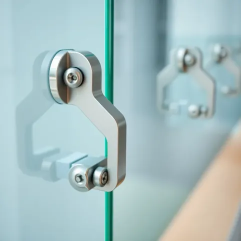 Uchwyty do mocowania balustrady balkonowej